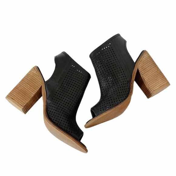 KDB Kelsi Dagger Bootie Mason Black Leather Perforated Block-Heel Sandal Size 7 - Picture 3 of 14